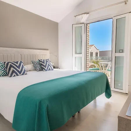 Livvo Calderones - Adults Recommended