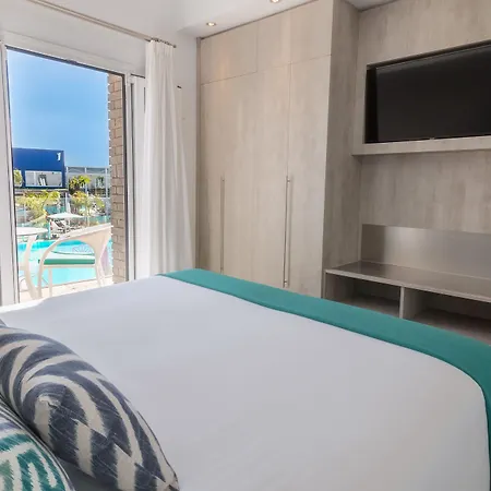 Livvo Calderones - Adults Recommended מספאלומס