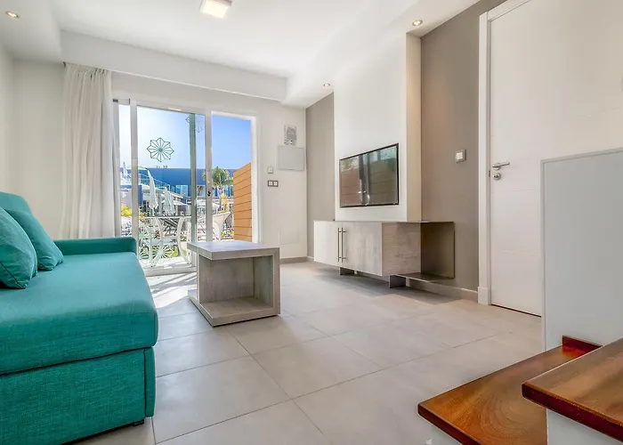 Livvo Calderones - Adults Recommended 4*